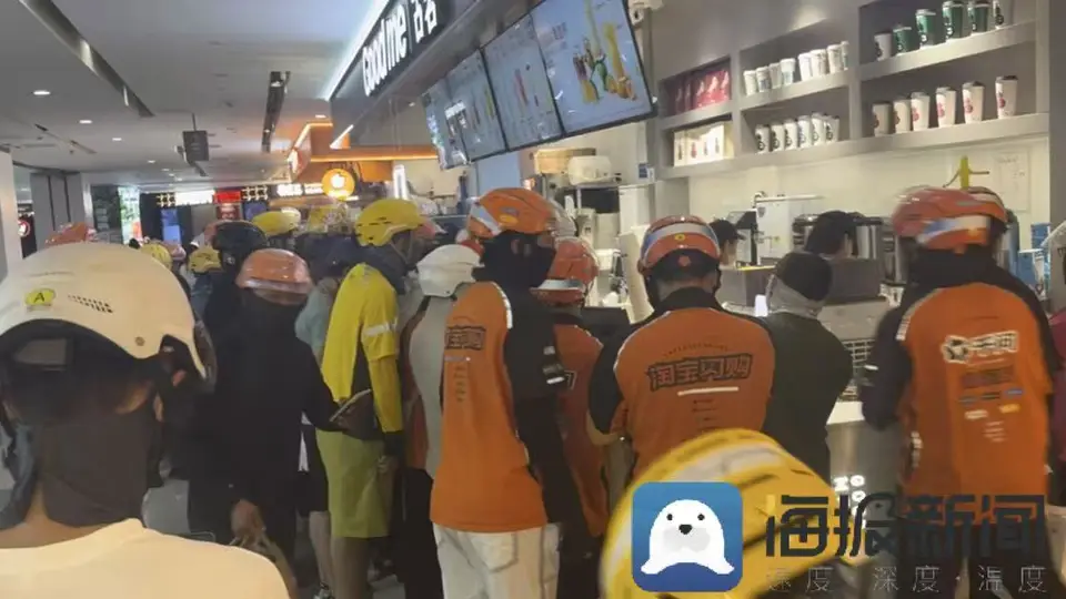 立秋奶茶店探场 古茗爆单骑手忙不停 周边效应带火消费热