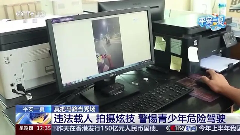未成年人扎堆街头搞危险改装车秀 围观群众直呼这也太离谱了吧