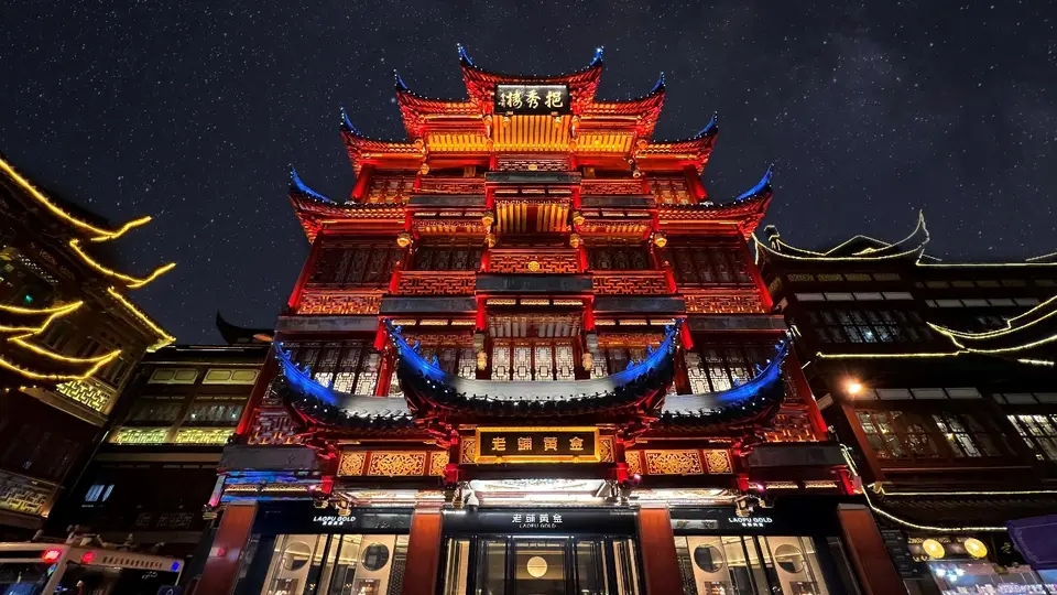 老铺黄金上海首店完成焕新升级
