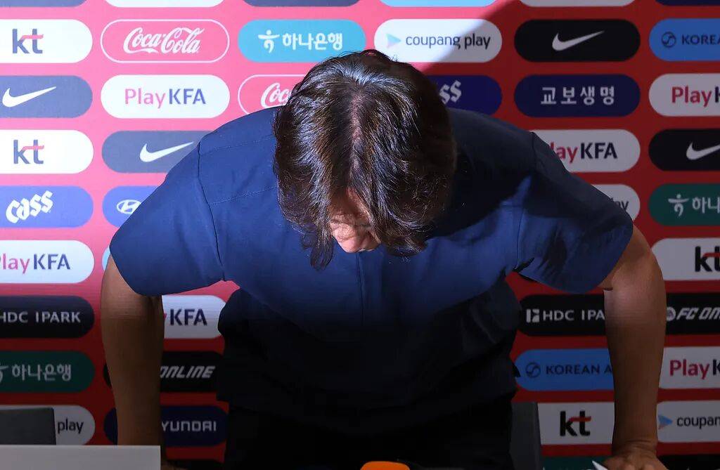 韩国主帅，辞职谢罪