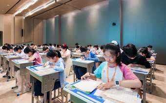 “英雄杯”第三届中国钢笔书法青少年大赛在沪举行，300余名少年同台竞技