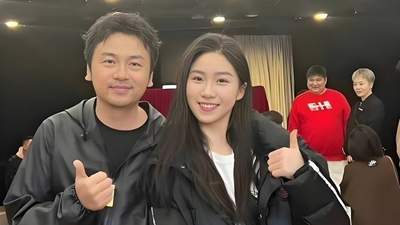 42岁雷佳音近况曝光！娶同学翟煦飞生下一女，婚姻幸福成宠妻狂魔
