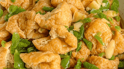 青椒炒豆泡：一口爆汁的家常巧思，平凡食材里的生活治愈力