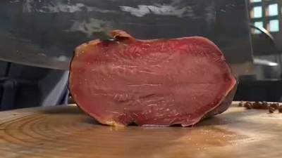 茶树菇配腊肉：山林与烟火的美味联姻