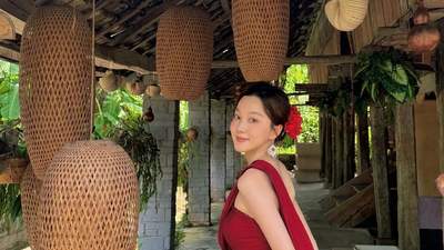 夏露带俩儿子西双版纳游玩，穿上少数民族服装差点没认出来！