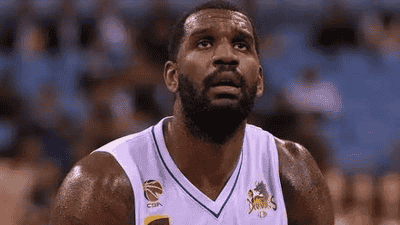 前NBA球星奥登来华参与活动分享：半年打球赚百万美元，赛场内外抽成瘾成场边日常