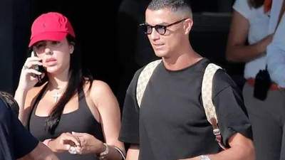 C罗携乔治娜现身马略卡岛 巨型钻戒抢镜引婚礼猜想