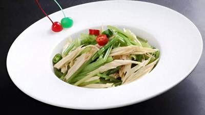 来参与！西芹这样搭配炒，微辣咸香特下饭，连吃三天都不腻