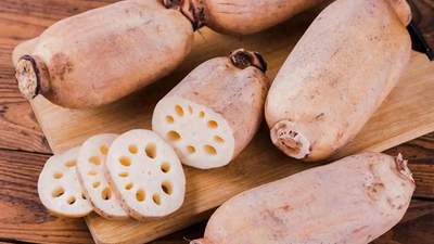 莲藕大量上市！提醒：4种病患不可多吃，夏天正吃莲藕时牢记禁忌