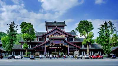 暑假“神兽”去哪遛？走，去王座厅看世界最大石狮，穿越千年古嘉州！