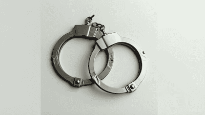 女生16岁时非法拘禁他人超40小时，法院：已因强迫卖淫罪等在服刑，期间发现漏罪，数罪并罚→