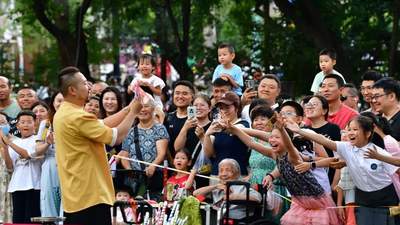逛新民大街逛成新节俗 体验客流爆棚的多元活动热潮