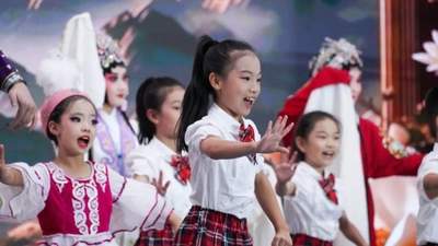 7月30日新疆非遗援疆活动现场 少年孩子用热爱打破刻板印象 让古老非遗贴近大众生活