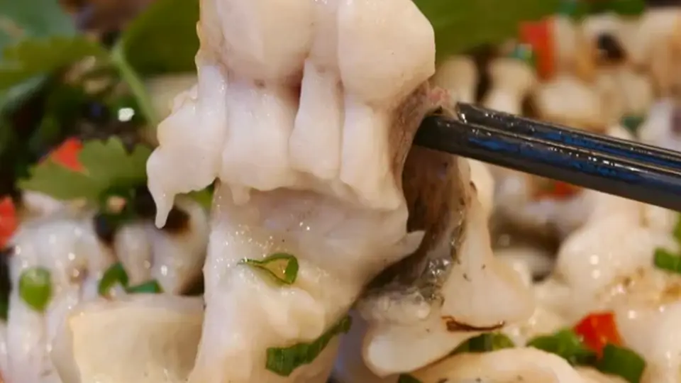 珠江鲜鱼配咸香榄角，清蒸演绎地道岭南风味