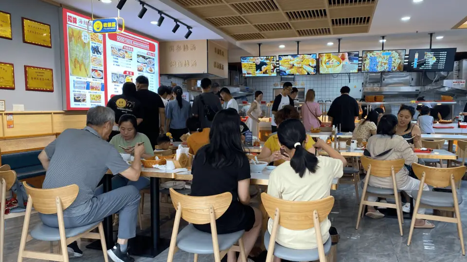 日照特色早餐:三木非遗糁汤与海鲜锅贴的美味邂逅