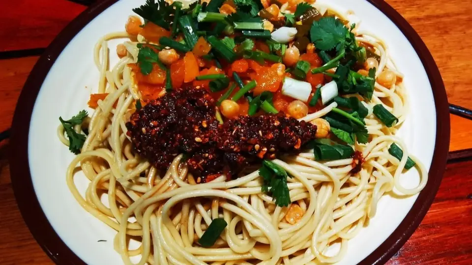 文食肆速食热干面：一碗乡愁，打包武汉味道