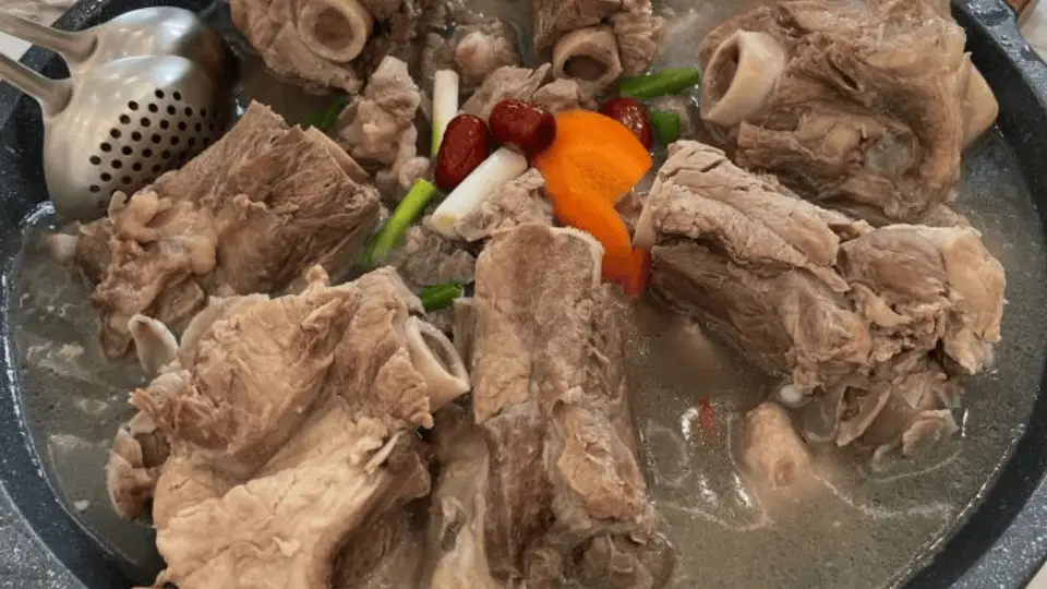 澄江冬日火锅怎么挑:本地食客的汤底食材选择逻辑