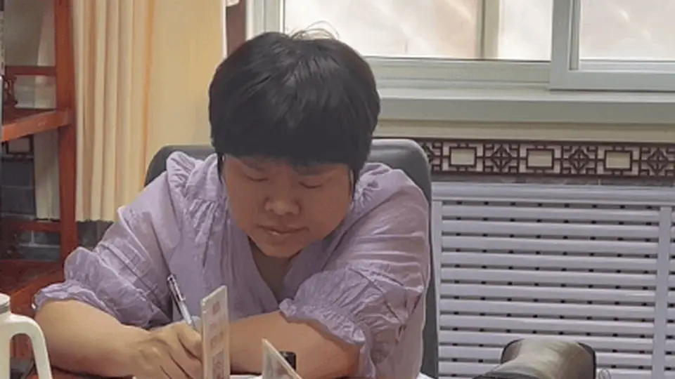 跟着周荣素做香蕉饼，不加糖不加水，两分钟就能尝香甜软糯的亲手作品