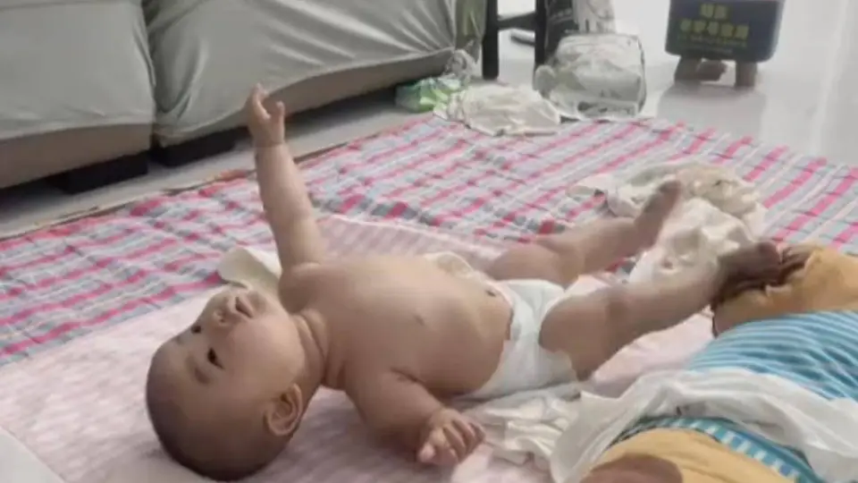 孩子躯干僵硬抽搐被误诊练铁头功 网友热议新手爸妈该学这些婴幼儿健康知识