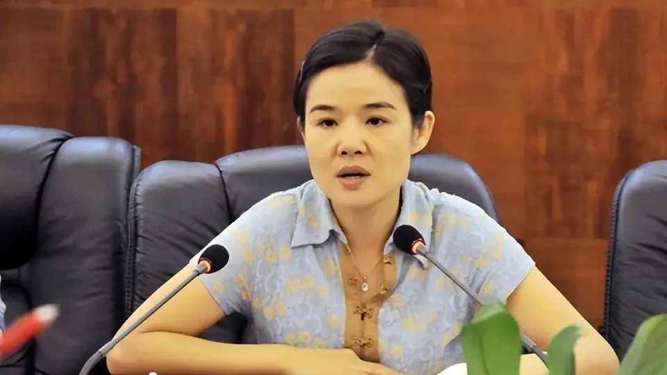 贵州曾是山村少女的雷文蓉 从苦读逆袭到贪腐落马 引发众人对命运与初心的追问