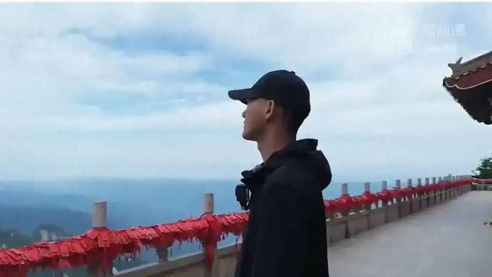 老君山云海观察员李思辰的30天拍摄日常 蹲守日出蹲到腿酸的参与感体验