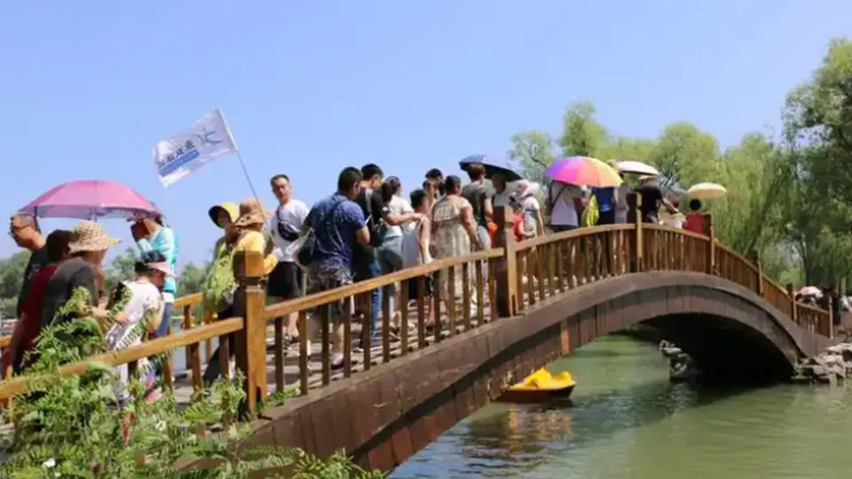 暑期去哪玩凉快？多元避暑玩法齐上阵，游客玩嗨解锁夏日新体验