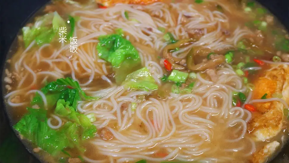 三伏天懒得开火?来做鲜爽开胃榨菜肉末米粉,十几分钟搞定全家餐!