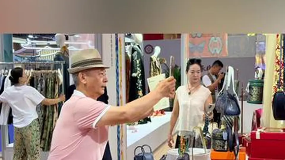7月30日来石河子！非遗援疆展邀你体验艾德莱斯绸织染技艺与丝路时尚碰撞的多元乐趣