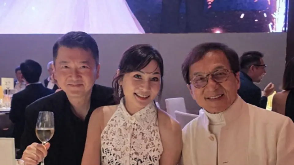 香港这场豪门婚宴太热闹！成龙洪金宝元彪合体 佘诗曼喝到满面通红 谭咏麟钟镇涛同框玩闹