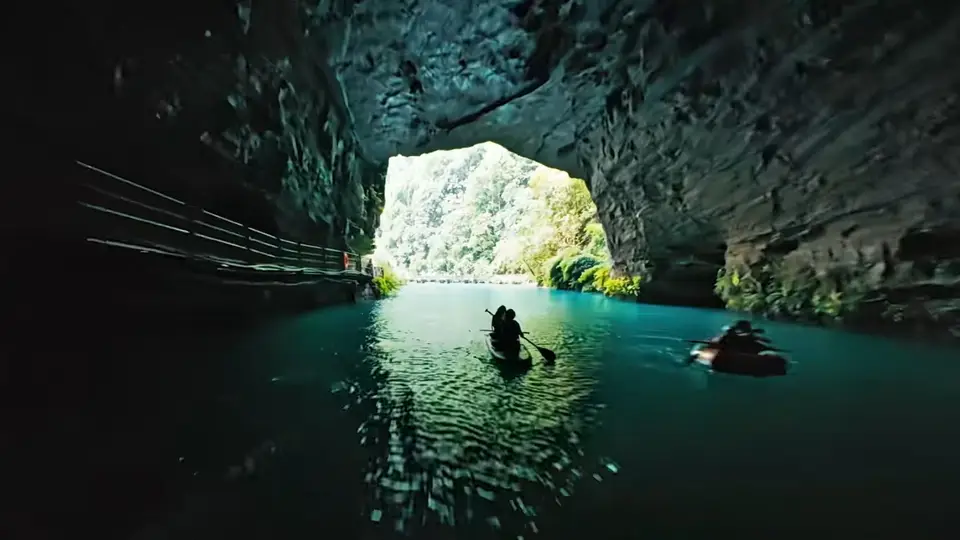 踩溪玩浆板探峡谷 贵州暑期清凉活动邀你沉浸式解锁山野乐趣