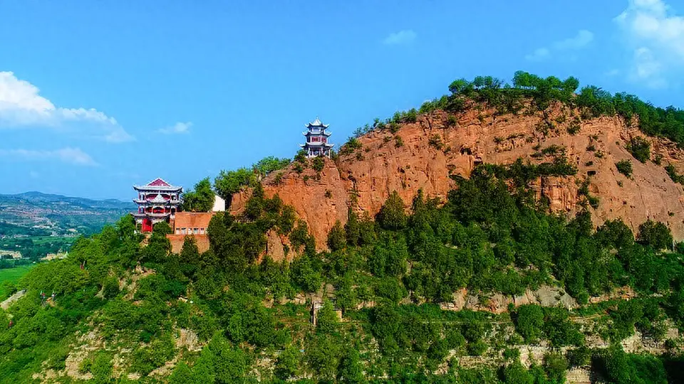 来甘泉赴多彩体验：逛丹霞峡谷游原始林海，品贡泉接水听红色故事尝在地美味