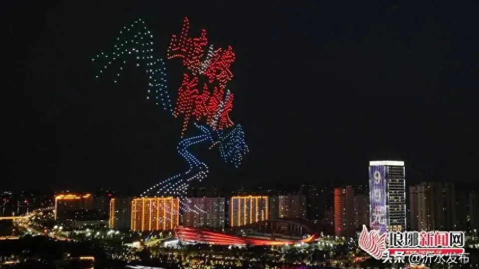 8月3日沂水三桥旅游区南沙滩青岛啤酒美食节启动 市民游客围坐共赴夏夜烟火盛会