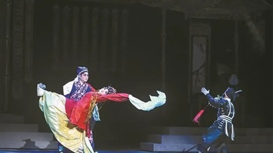 粤剧《再世红梅记》上演 观众同赏蒋文端一人双角色扮红梅绽放精彩