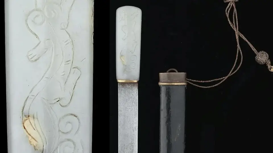 看明代玉柄小刀里的桃形款 还有明宣宗腰侧同款玉提携与丝绦搭配