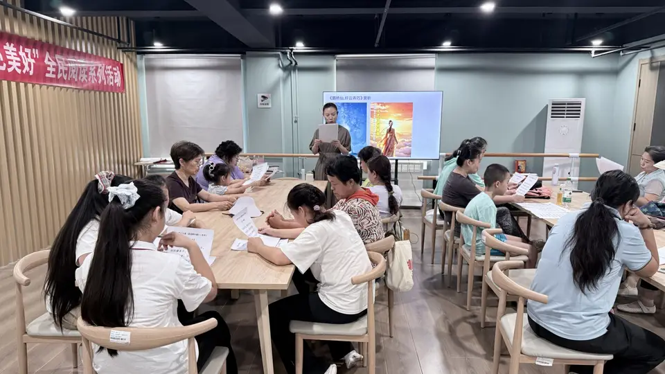 北京丰台区花乡街道举办“七夕雅集·指尖生花”主题阅读日活动