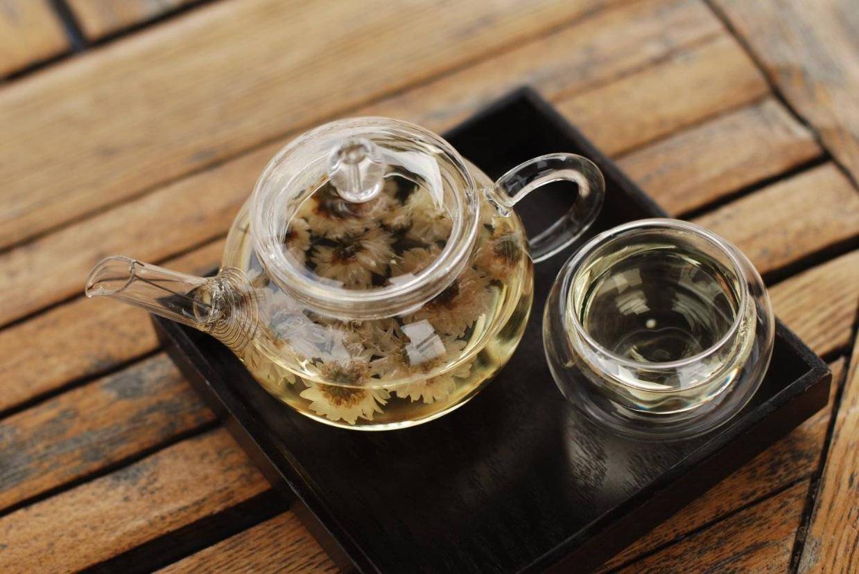 夏天喝茶，哪些人要少喝绿茶？怎么喝最舒服