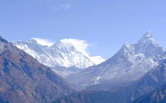 独自踏上短途远行之路,途经山林湖海各色景致,不追赶行程不奔赴打卡,随心漫步享受松弛旅途