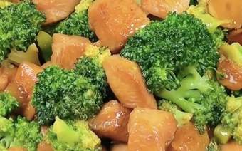 西兰花鸡胸肉：低脂高蛋白家常菜！