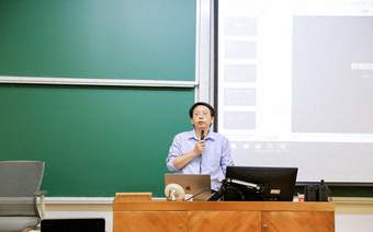 复旦大学这场“人考AI”的竞赛,谁赢了?