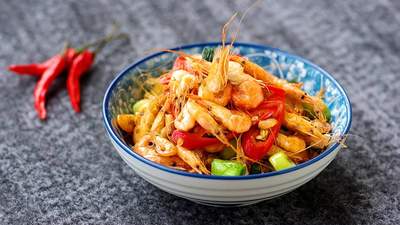 谁说只有大虾好吃，这碗下饭的小河虾，补钙一流