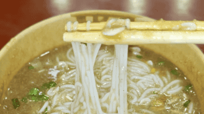 细粉吸饱江河鲜醇，配油条同吃解锁极致早餐风味