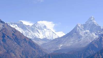 独自踏上短途远行之路，途经山林湖海各色景致，不追赶行程不奔赴打卡，随心漫步享受松弛旅途
