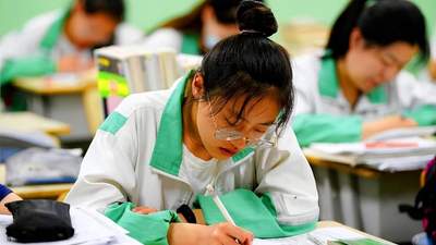 2026年河北家长集体“躺平”：分数之外，他们终于算清了这笔账