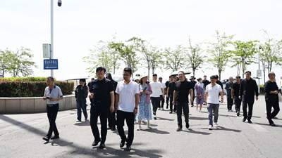 逛霍尔果斯国门见丝路茶香 陕茶伙伴携手伊犁共拓多元合作新场景