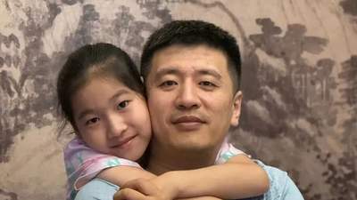 张雪峰妻子发文:留的钱已经存信托,为了女儿接下来会研发一款笔