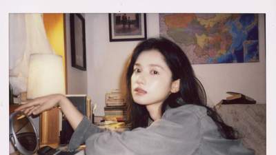 25日张婧仪复古拍立得写真解锁 多元氛围引粉丝直呼想沉浸式体验这份文艺慵懒感