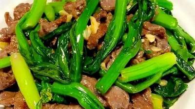 别只靠牛奶补钙！4 道高钙蔬菜小炒，适合不爱喝奶的孩子