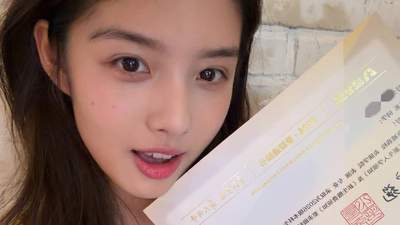 26日00后小花艾米晒北电录取通知书 对着镜头展露甜美笑容心情超好