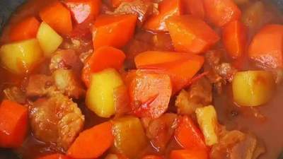 想解锁土豆炖牛肉的家常美味？跟着做就能吃到软糯土豆+软嫩牛肉的经典款，赶紧动手试试吧