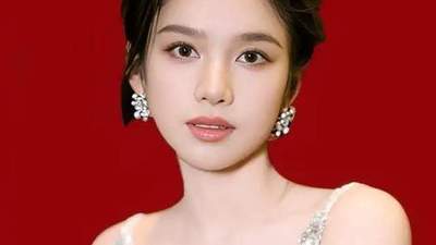 张婧仪全新写真展现多元气质 淡颜系“电影脸”搭配匀称体态引观者赞叹